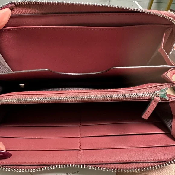 SOLD ❌❌❌ Gucci Bloom Zippy Wallet - Picture 10 of 11